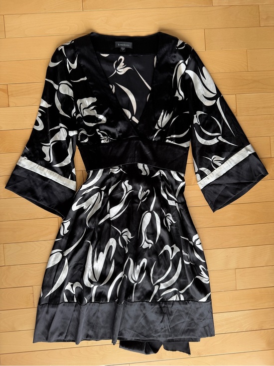 bebe Dresses & Skirts - Y2K Bebe 95% silk black & white tunic babydoll kimono dress size small